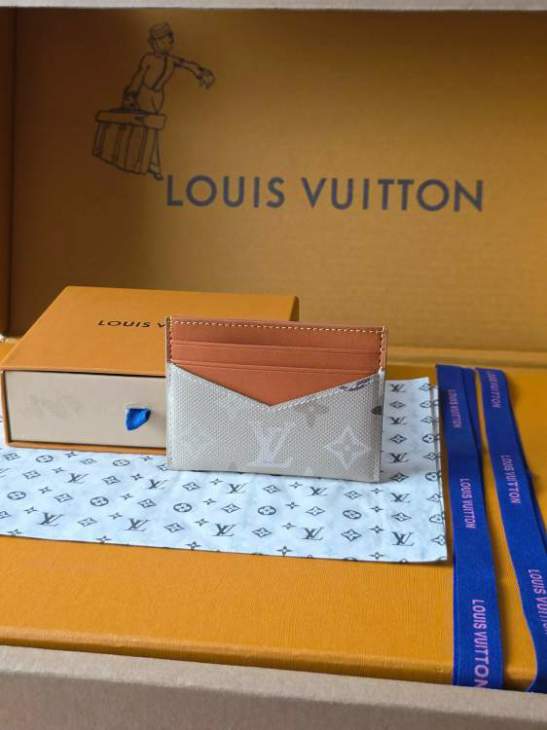 Picture of Louis Vuitton Wallets _SKUfw238757480fw